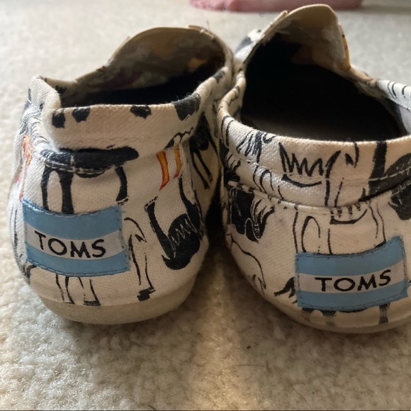 Elephant Print Toms Size 8 - Picture 2 of 5